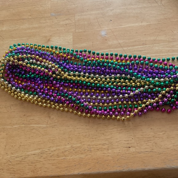 14 strands of Mardi Gras beads. Gold purple green and pink as shown - Picture 2 of 4